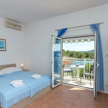 Antea & Magdalena Apartment Pirovac