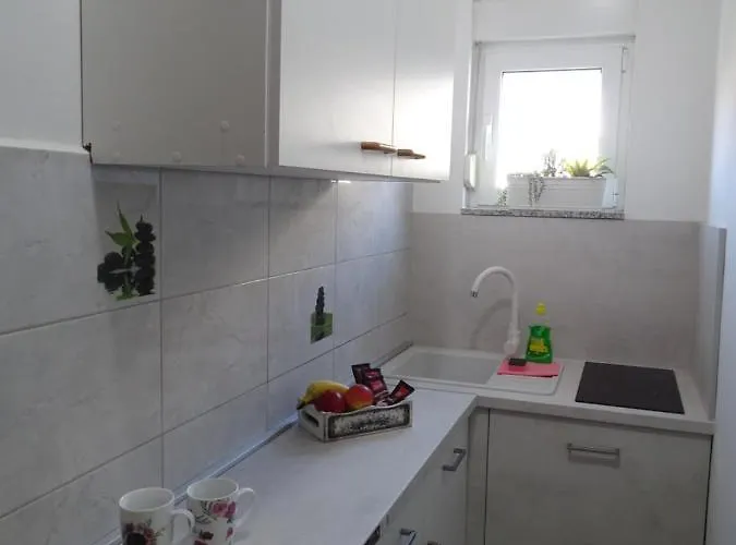 Antea & Magdalena بيروفاتش